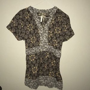 Cute, casual shirt sleeve blouse!